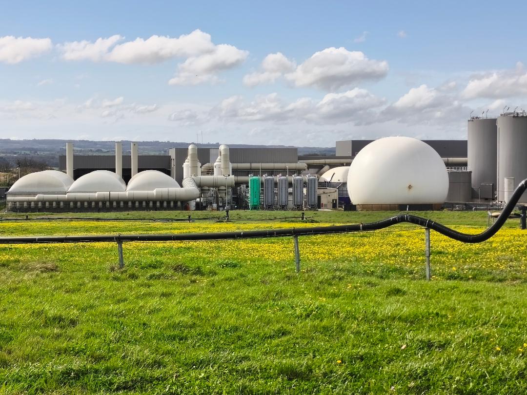 Vue aérienne du site industriel Trifyl, centre de tri et recyclage des déchets